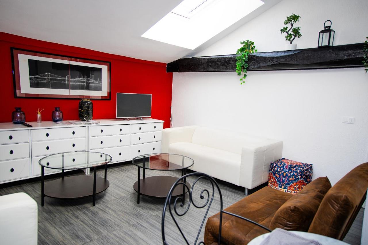 Apartament Hosting Dreams Attics - Duomo Mediolan Zewnętrze zdjęcie