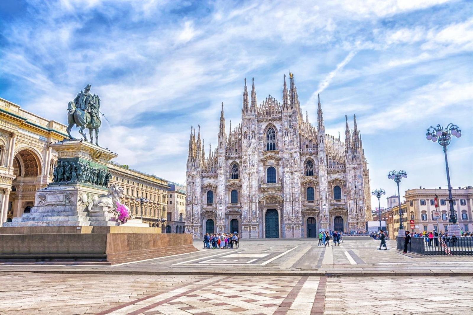 Apartament Hosting Dreams Attics - Duomo Mediolan Zewnętrze zdjęcie
