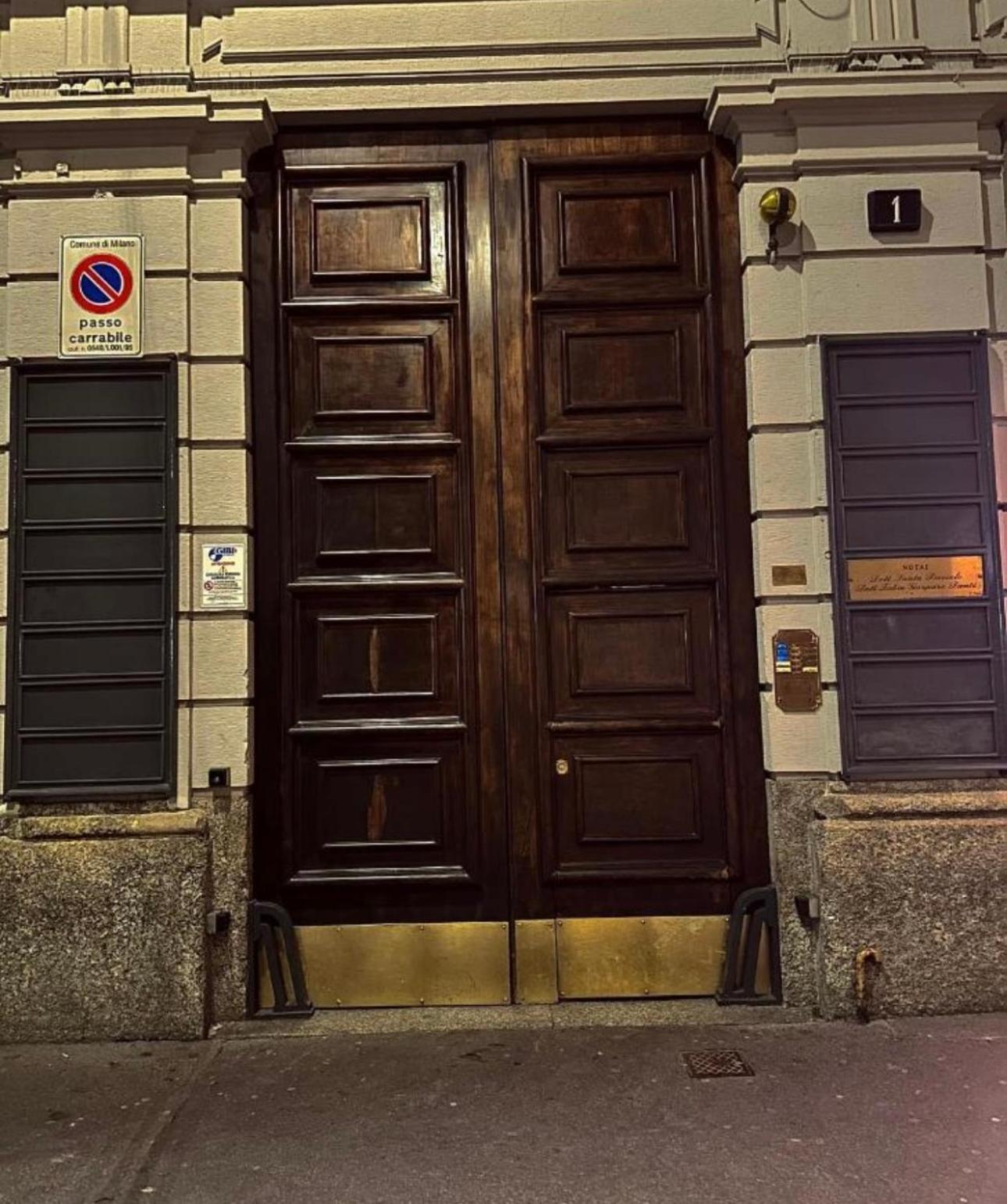 Apartament Hosting Dreams Attics - Duomo Mediolan Zewnętrze zdjęcie