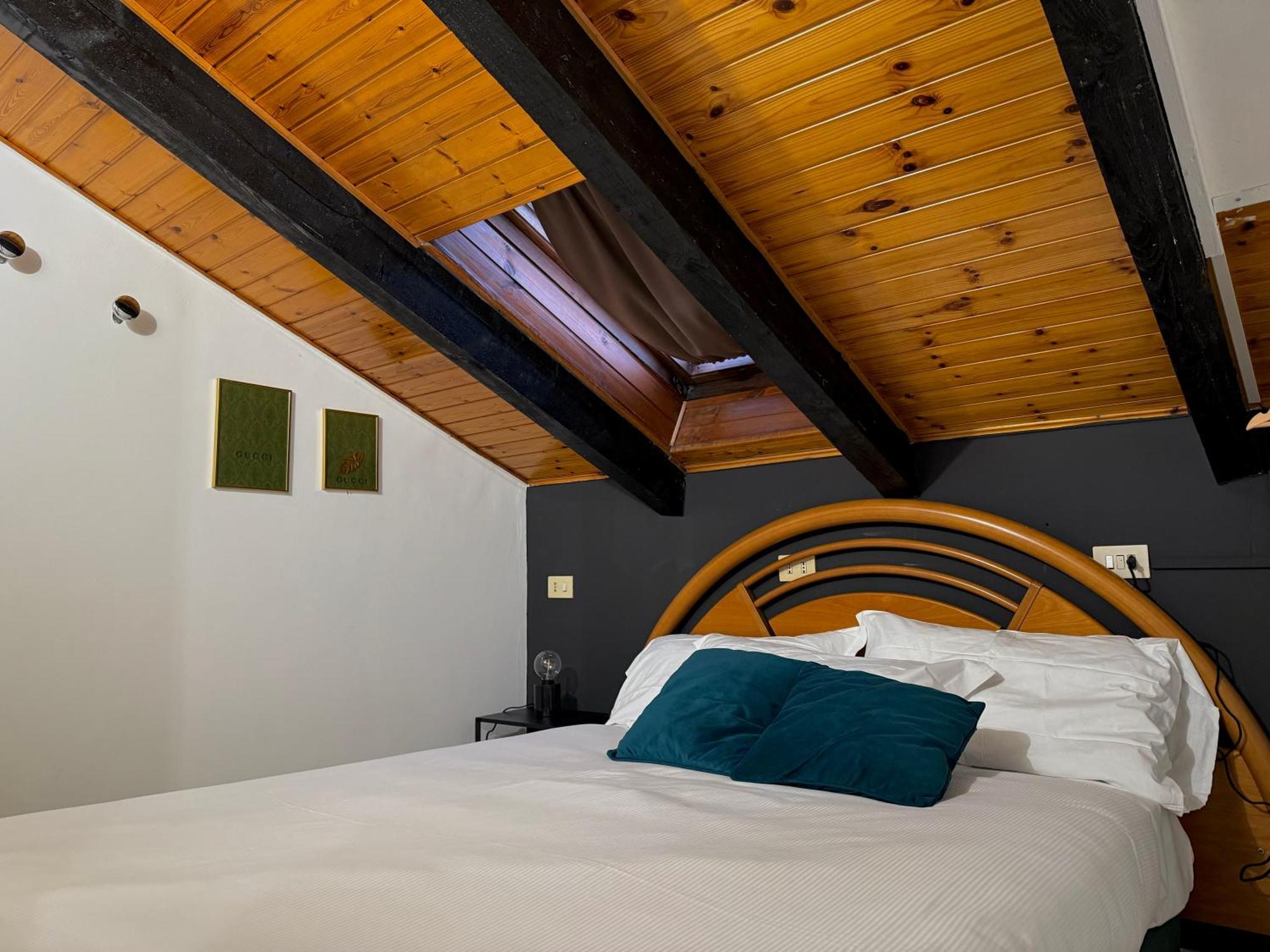 Apartament Hosting Dreams Attics - Duomo Mediolan Zewnętrze zdjęcie