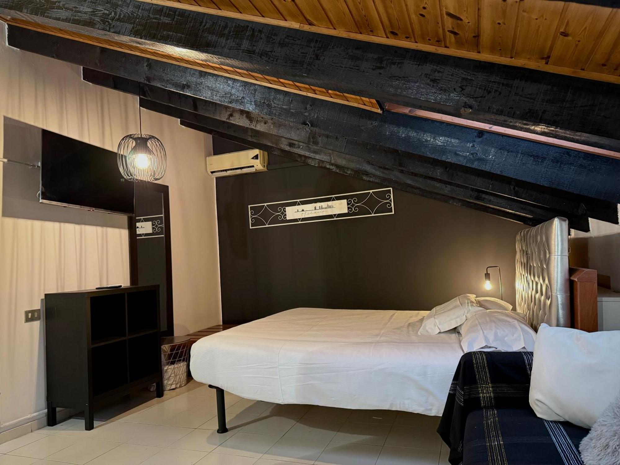 Apartament Hosting Dreams Attics - Duomo Mediolan Zewnętrze zdjęcie