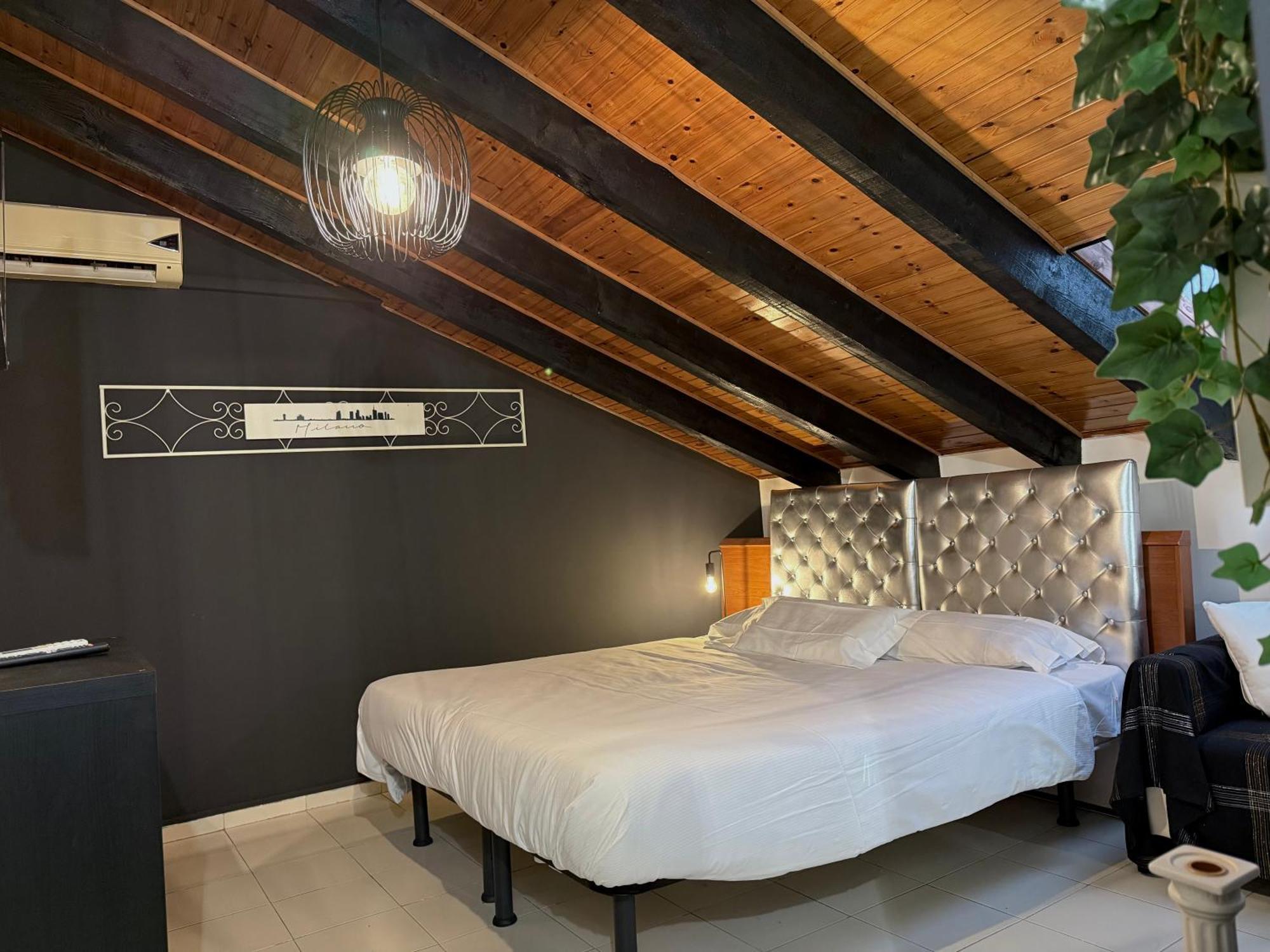 Apartament Hosting Dreams Attics - Duomo Mediolan Zewnętrze zdjęcie